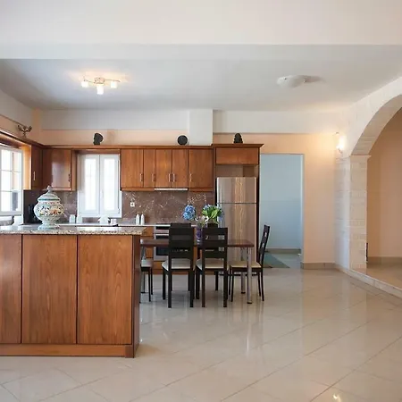 Blonde Villa *