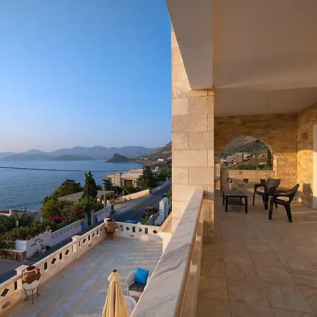 Blonde Villa